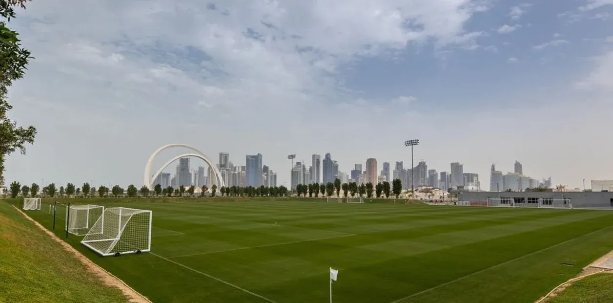 Alta tecnología y un estadio para 10 mil personas: cómo es el campus en donde se hospedará la Selección en Qatar