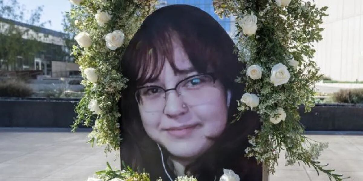 “Murió en mis brazos”: el desgarrador relato de la mamá de la adolescente chilena que murió por una bala pérdida de la policía de Los Ángeles