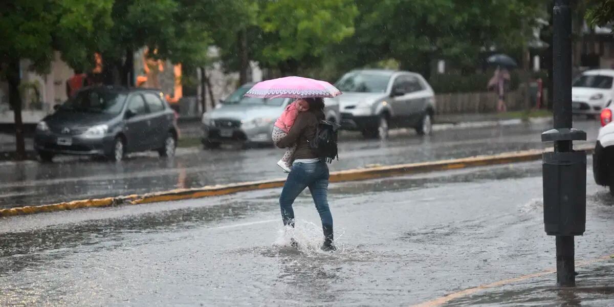 Contundente cambio en el pronóstico para Buenos Aires: a qué hora deja de llover y cuándo llega el frío polar