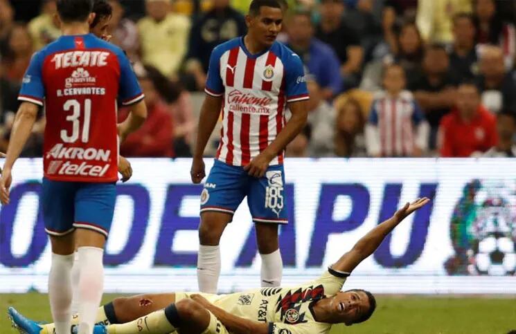Escalofriante lesión en el fútbol mexicano: le arrancaron un pedazo de pierna a Gio Dos Santos
