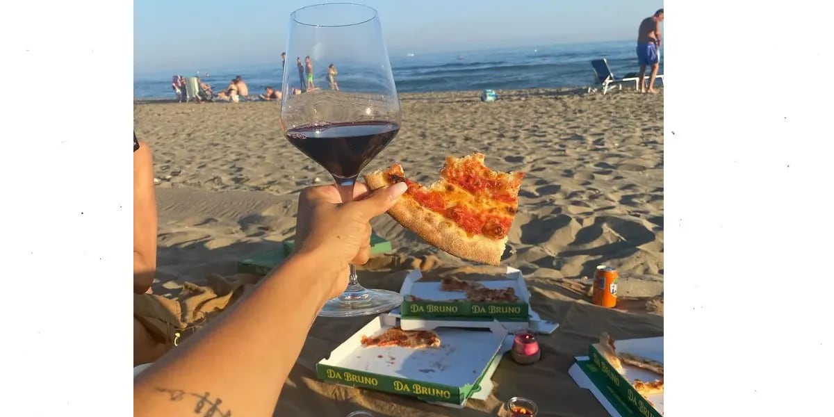 La particular combinación que eligió Evangelina Anderson para comer en la playa en Marbella: “Corazón”