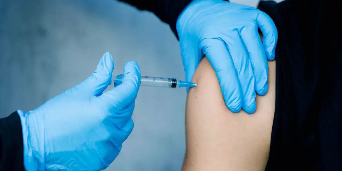 Síndrome Parsonage-Turner: cuáles son los riesgos y síntomas de este efecto secundario de la vacuna de Pfizer