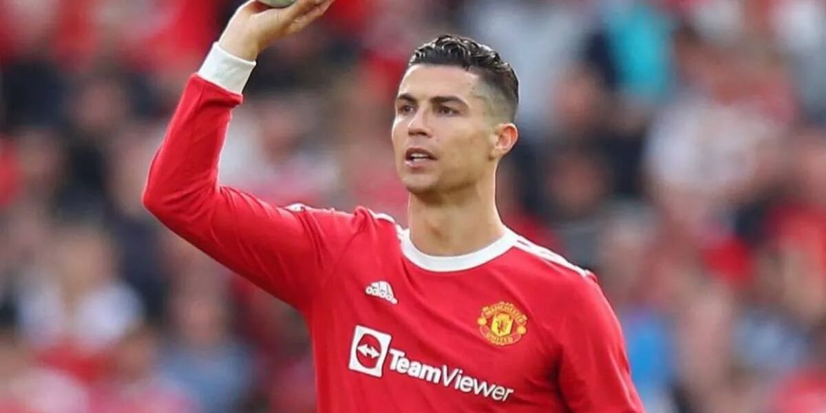 Los hinchas del Liverpool le hicieron un emotivo homenaje a Cristiano Ronaldo tras la muerte de su hijo