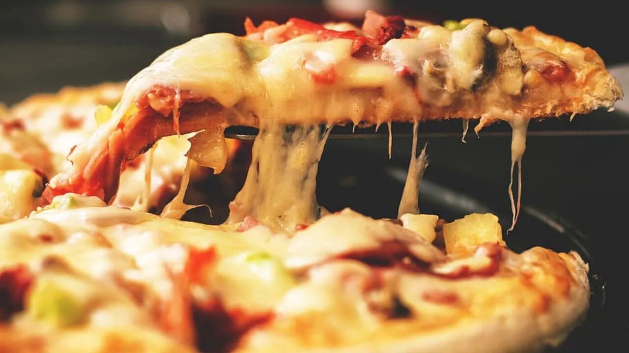 Cómo hacer una pizza casera sin prender el horno eléctrico y gastar menos luz