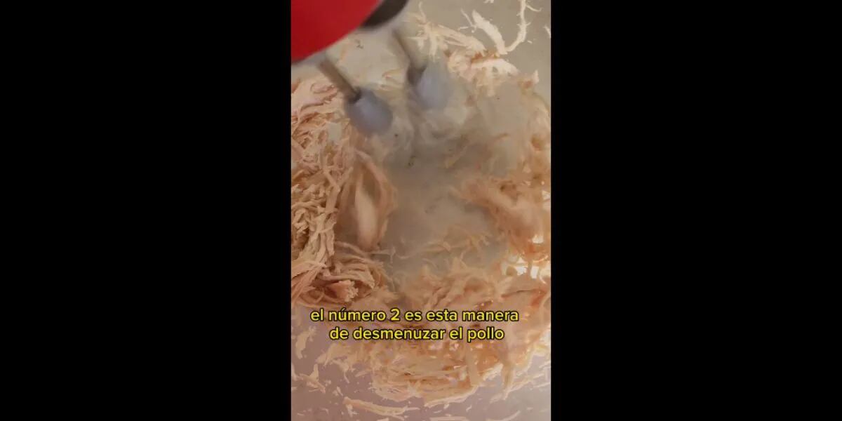 Mostró el truco definitivo para desmenuzar el pollo en segundos sin esfuerzo y se volvió viral