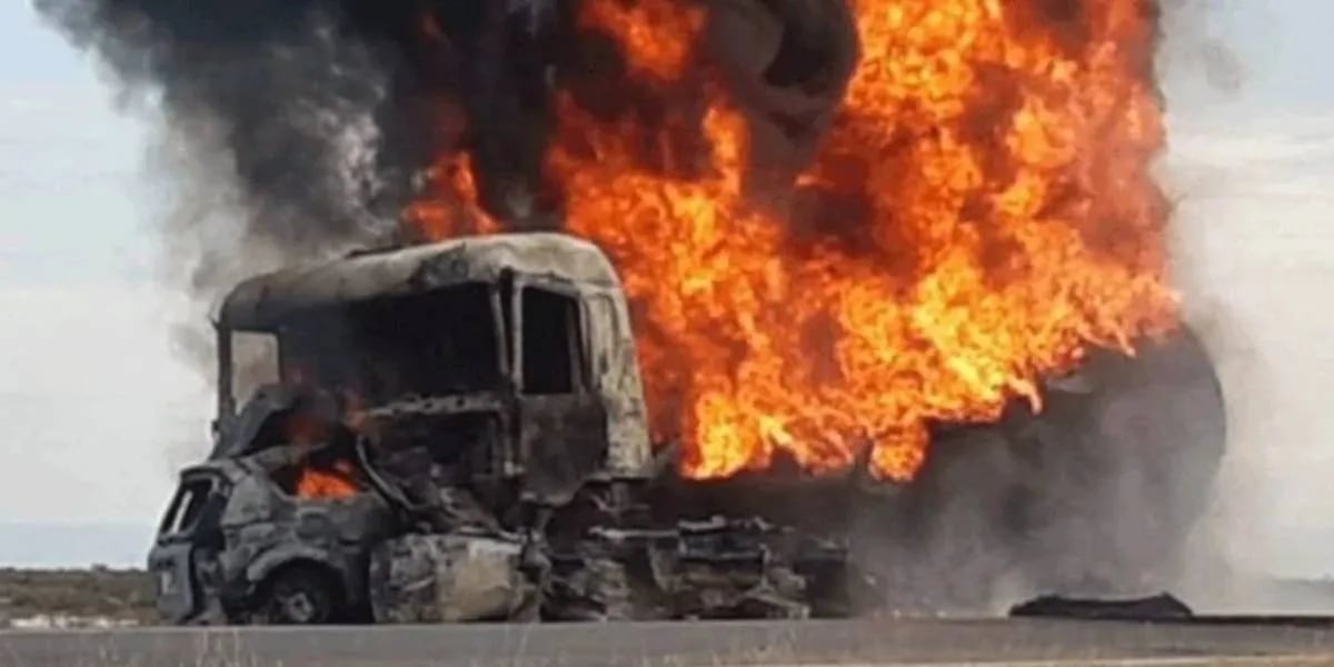🔴 Murieron dos: explotó un camión con 35 mil litros de nafta al impactar contra un auto en plena ruta