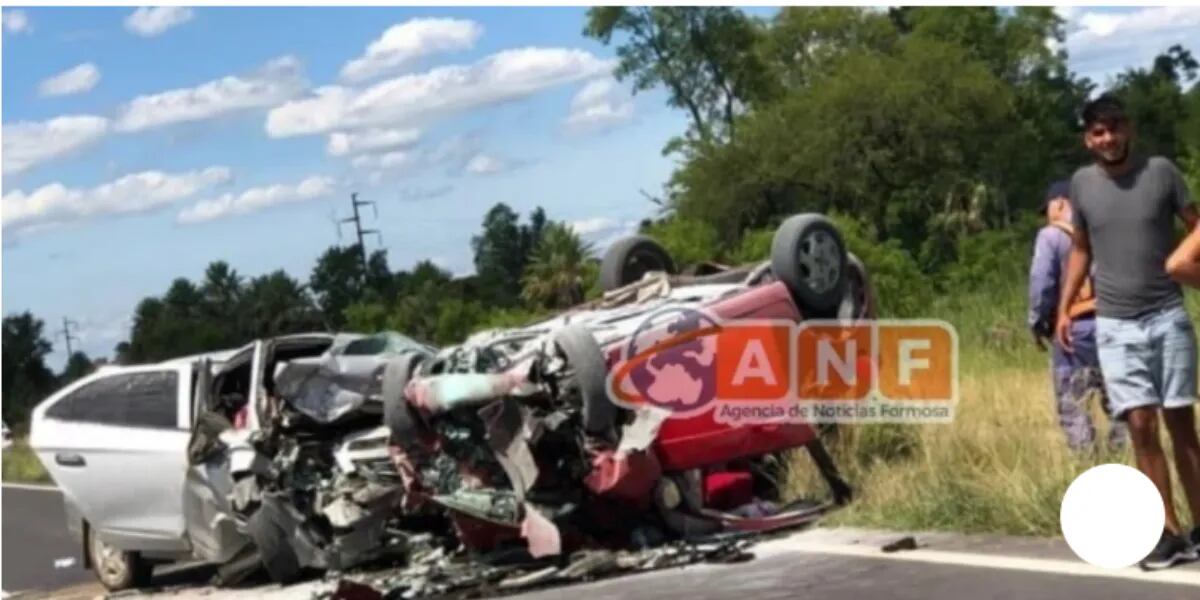 Murieron 10: una familia con dos hijitos viajaban en auto, mientras un utilitario impactaba con un camión provocando los trágicos accidentes