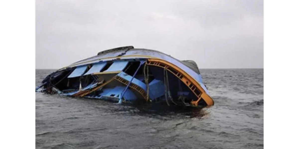 Murieron 150: un barco carguero naufragó en plena noche y la tripulación luchó desesperadamente para sobrevivir en el agua