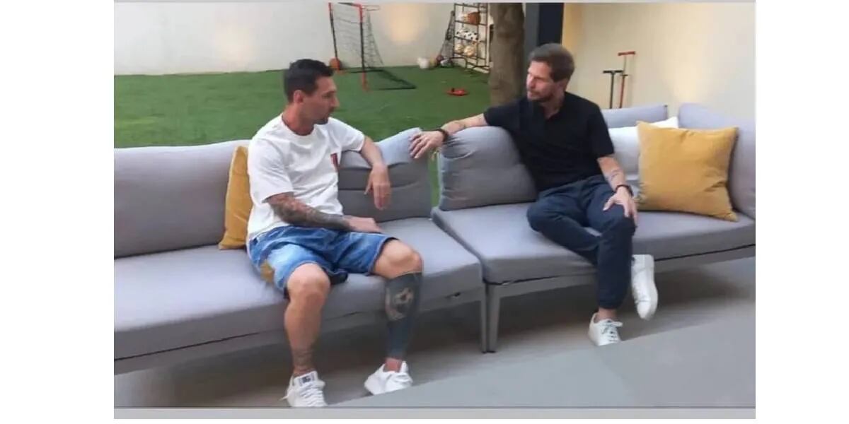 Sebastián Vignolo entrevistaba a Lionel Messi pero un detalle en una estantería se llevo todas las miradas