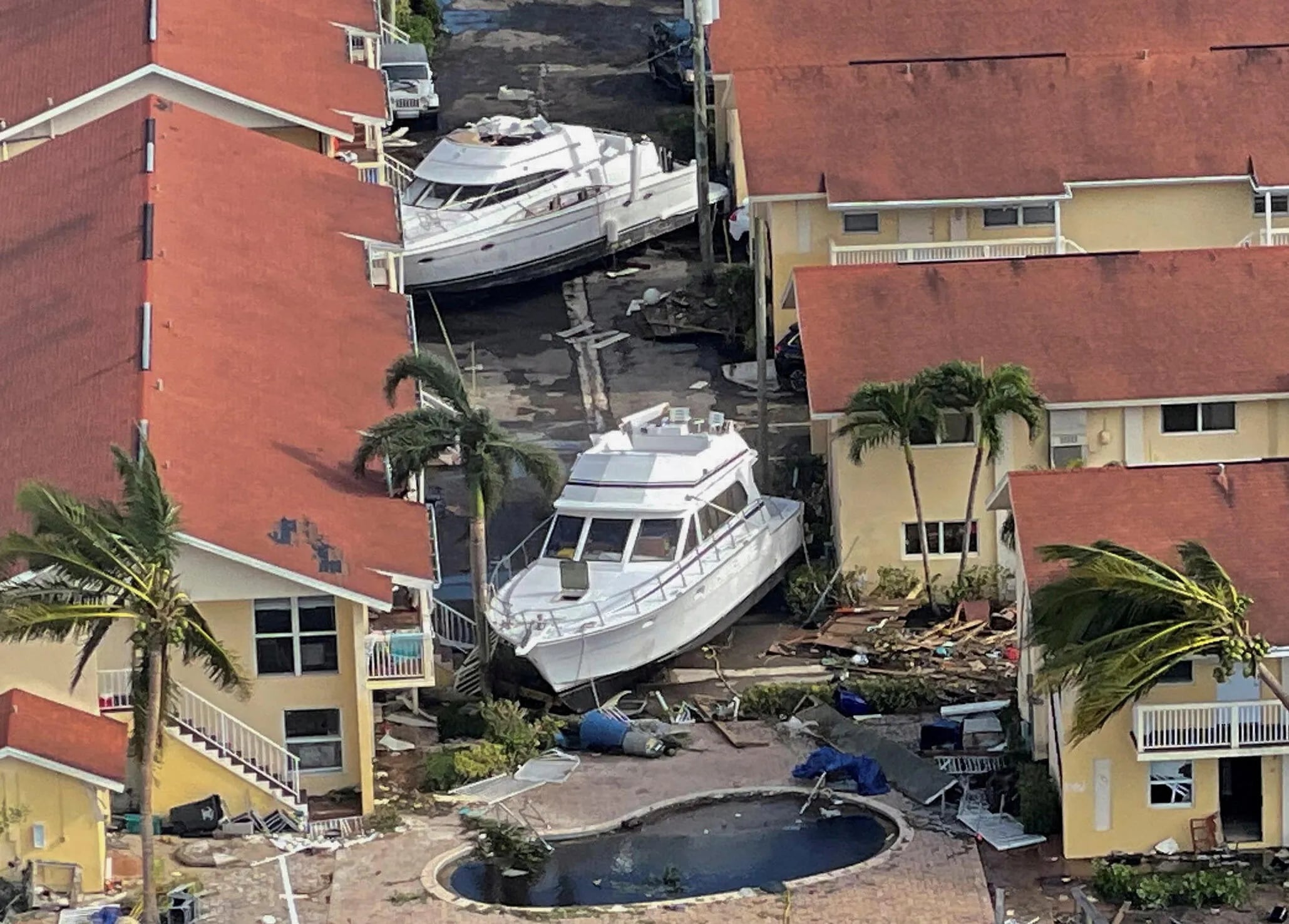 Una vista aérea de los barcos y edificios dañados después de que el huracán Ian causara una gran destrucción en Fort Myers, Florida, Estados Unidos, el 29 de septiembre de 2022.