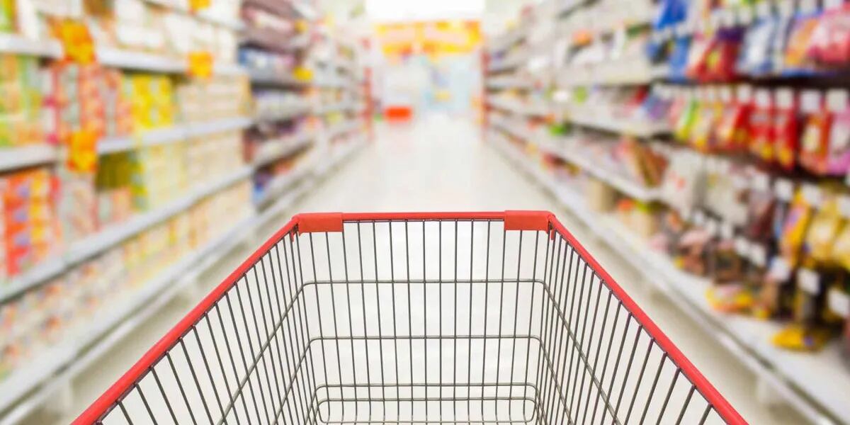 En un supermercado prohibieron el uso de tapabocas y un empleado murió de coronavirus