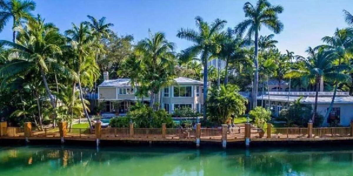 Jardín tropical, muelle e increíble vista al lago, así es la mansión de Ricardo Montaner