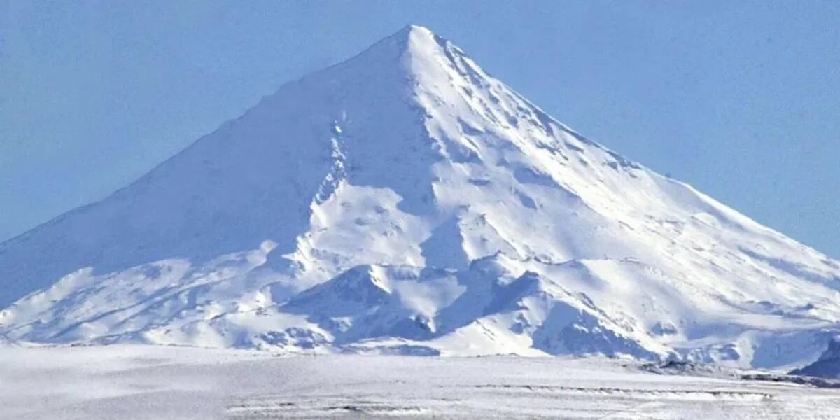 El Gobierno dio marcha atrás y no considerará al volcán Lanín como "sitio sagrado mapuche"