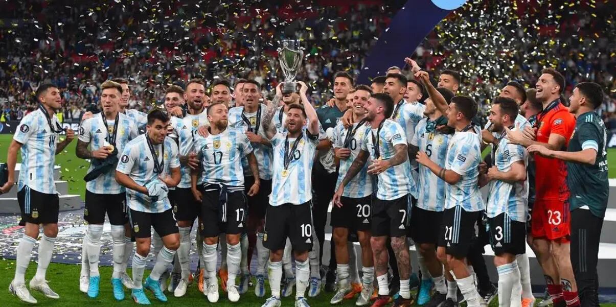 Nicolás Otamendi posó junto a Leo Messi y Ángel Di María y el comentario de Rodrigo de Paul no se hizo esperar: “Capitanes”