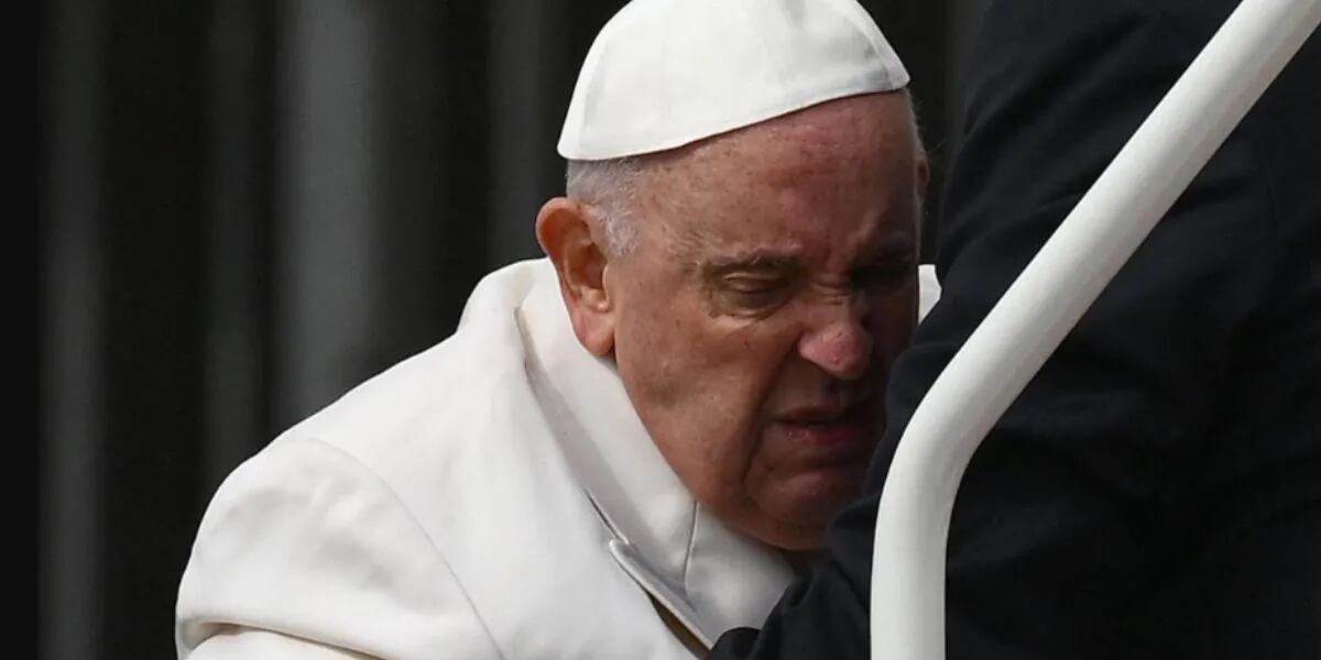 El papa Francisco quedó internado después de su control médico programado