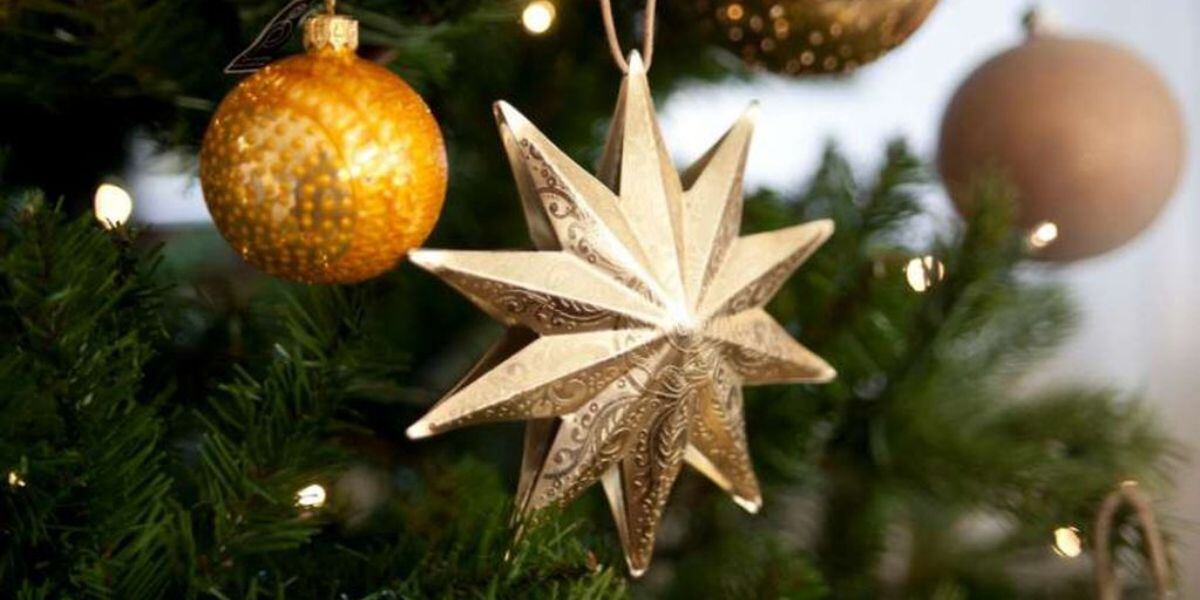 Qué adornos no pueden faltar en el árbol de Navidad: abundancia y buena suerte
