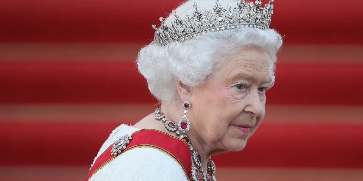 Los polémicos privilegios que tenía la Reina Isabel II: no usaba pasaporte y era dueña de todas las ballenas del país