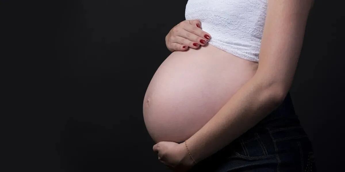 Está embarazada de trece bebés, ya tiene mellizas y trillizas y su historia se hizo viral