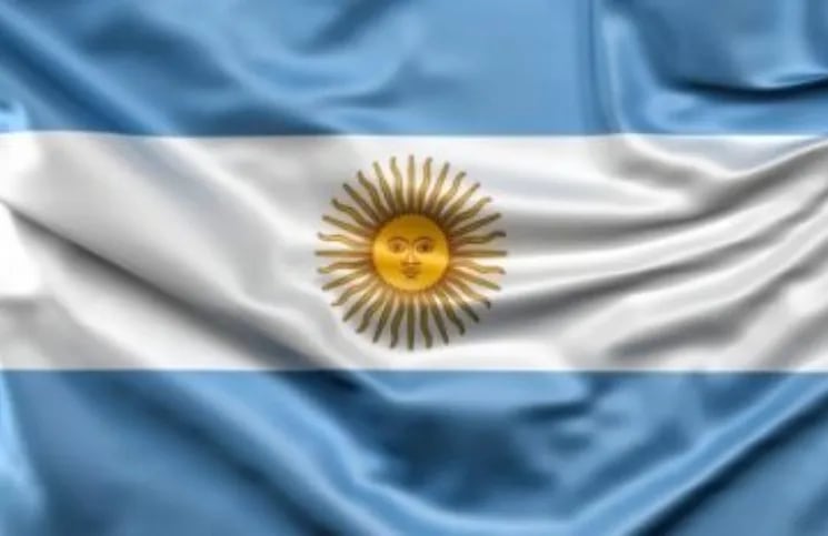 Reina Editor Taxi No era celeste y blanca: revelan los verdaderos colores de la primera  bandera argentina | Cienradios