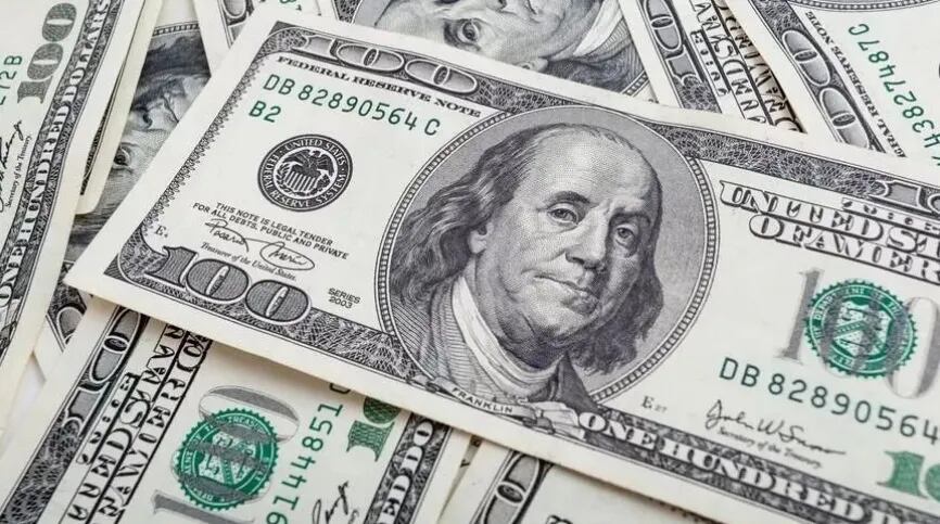 Dólar blue: sigue en alza y se vende a $197 rumbo a un nuevo récord histórico.
