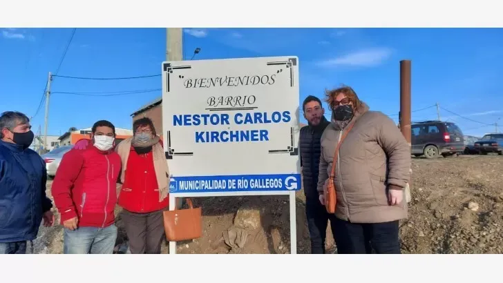 Vandalizaron el cartel de acceso al barrio Néstor Kirchner: “Mal vivientes”