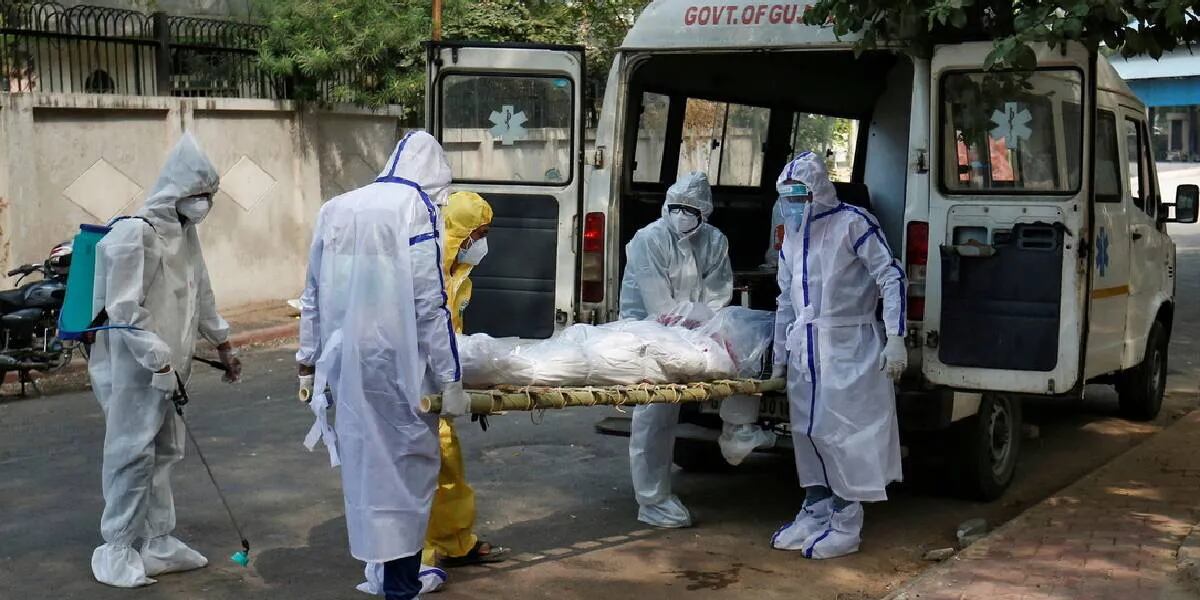 Coronavirus: un "guerrero" cremó mas de 1300 víctimas en India pero murió porque no pudo encontrar cama en un hospital