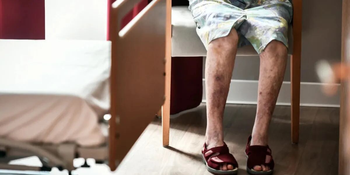 Enfermera es acusada de amputar el pie de un paciente sin permiso para exhibirlo en un comercio
