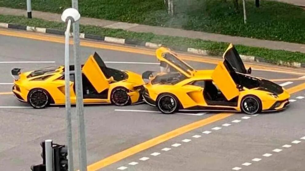Dos Lamborghini de casi 300 mil euros chocaron entre sí y casi se prenden  fuego | La 100