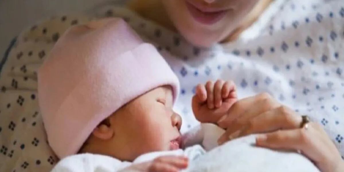 Nació una bebé con 8 embriones en su estómago: es el primer caso a nivel mundial