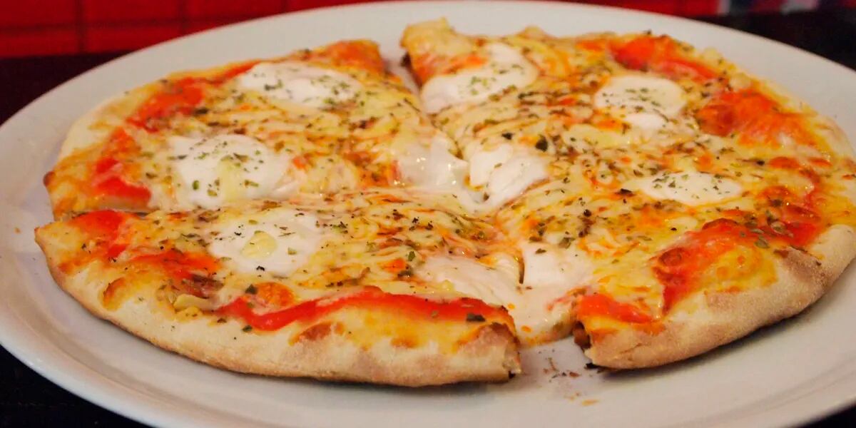 Cómo hacer la mejor masa de pizza rápido y sin amasar
