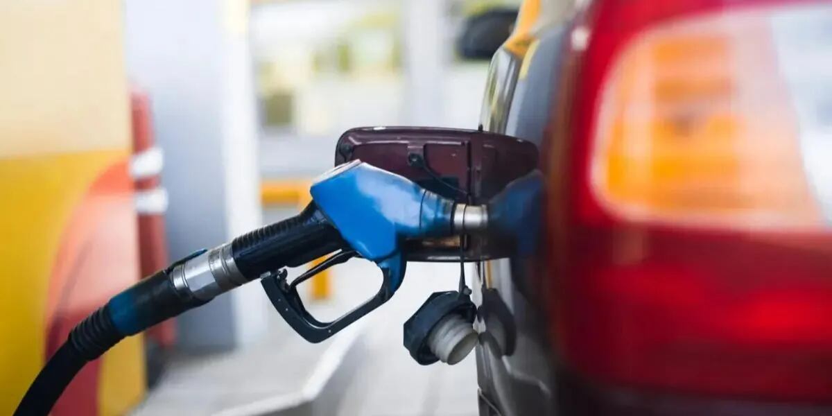 Los trucos que pocos conocen para ahorrar nafta a la hora de salir con el auto