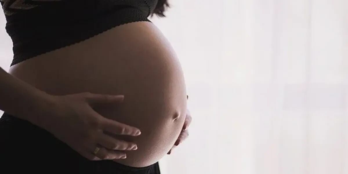 Una chica asegura haber quedado embarazada tras sentir “presencias sobrenaturales” en su cuarto