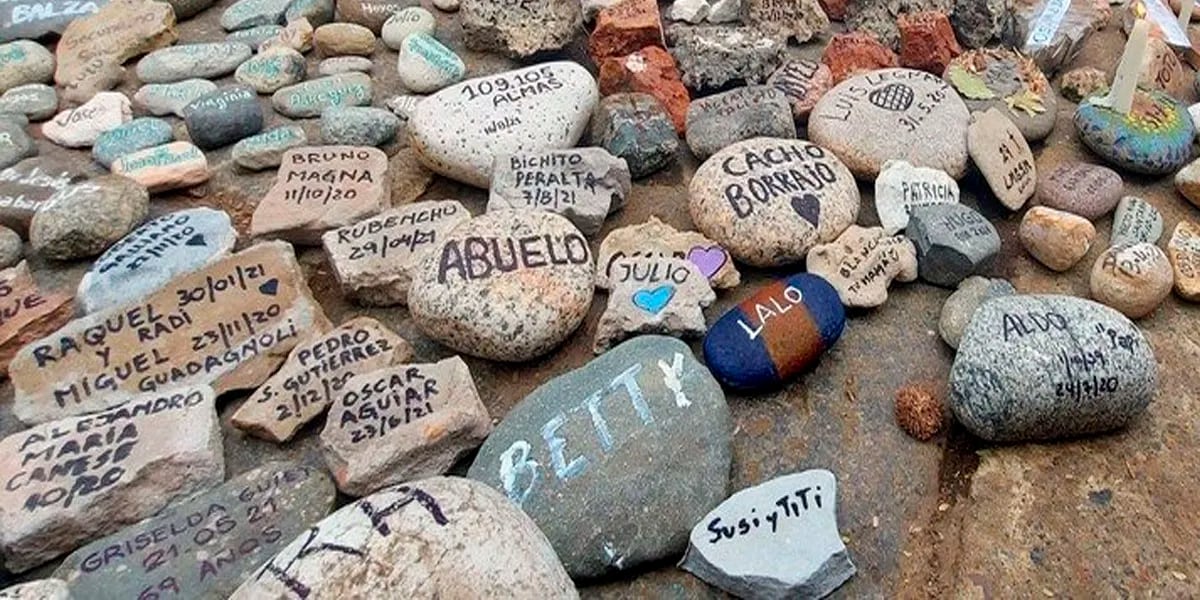  Miles de argentinos depositaron rocas en homenaje a sus seres queridos fallecidos por Covid