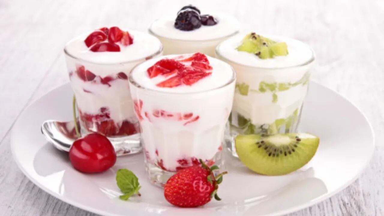 Las consecuencias de cenar solo fruta o un yogur para adelgazar