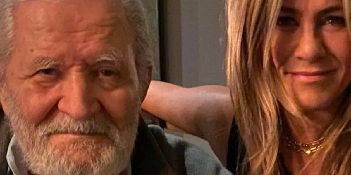 Murió el papá de Jennifer Aniston: “No olvides visitarme”