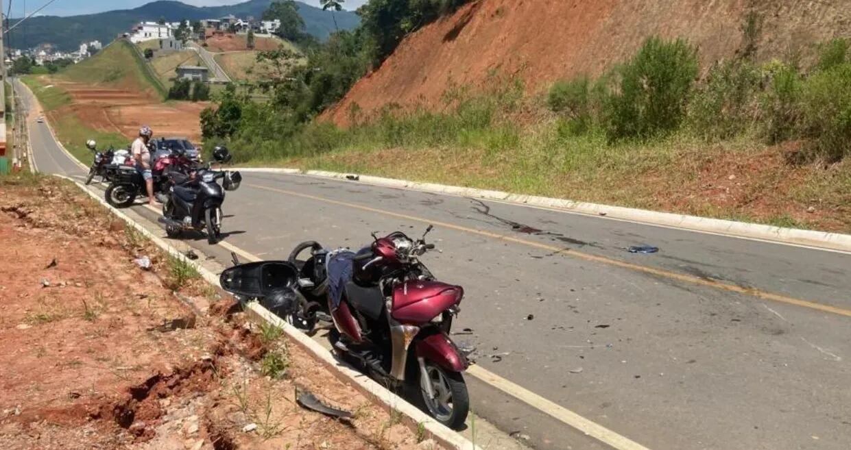 Murieron 2: iban en moto, se estrellaron de frente a alta velocidad, salieron despedidos e impactaron brutalmente contra el pavimento