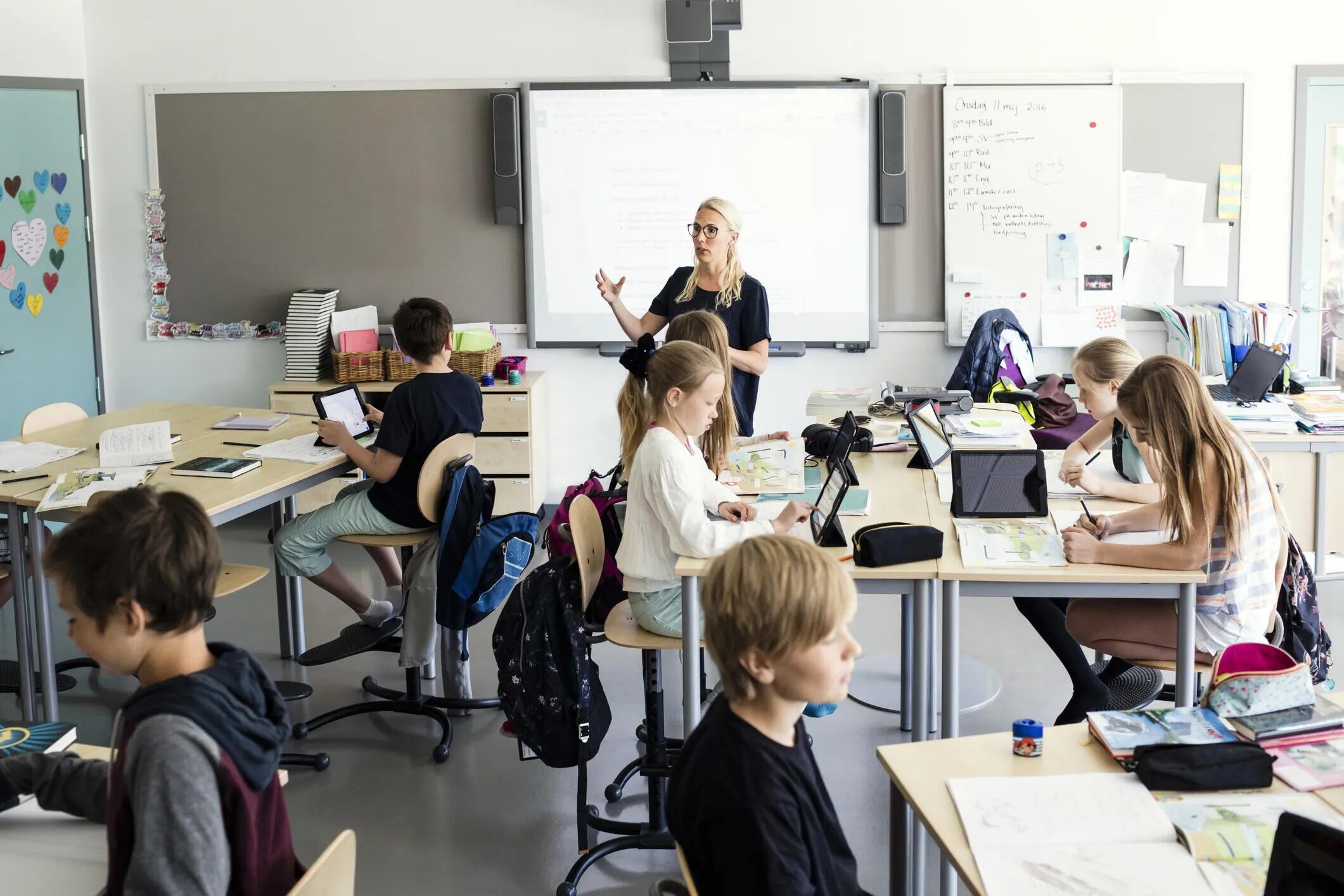 El uso de pantallas en las escuelas suecas ha provocado un descenso del rendimiento de los alumnos.
