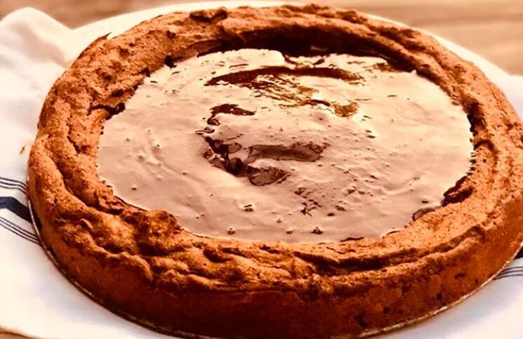 Torta húmeda de chocolate y batatas: la deliciosa receta (sin harina) de  Claudia Fontán | La 100