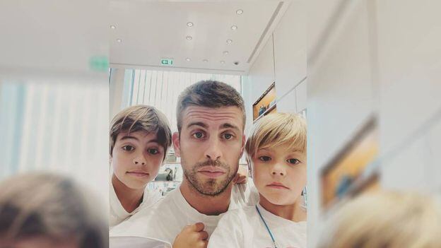 Gerard Piqué combinó el look junto con sus hijos Milan y Sasha, y se robaron todas las miradas