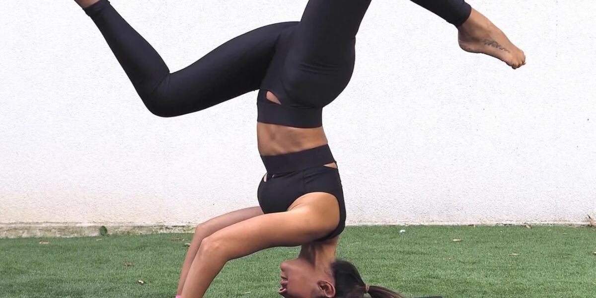 Antonela Roccuzzo empezó yoga y se animó a una pose que arrasó en las redes: “Seguimos practicando”.