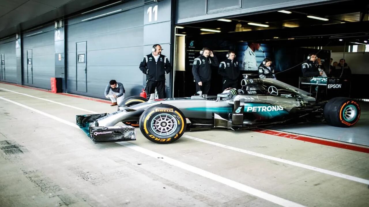 Jorge Lorenzo se subió al Mercedes de Lewis Hamilton