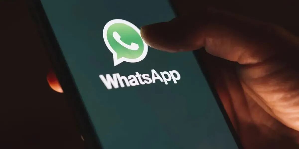 Cómo desactivar la opción de WhatsApp para que nadie te espíe por la cámara