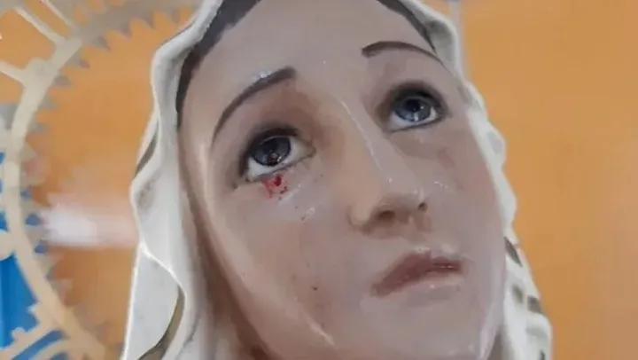 Aparecieron imágenes de la Virgen de Vinará llorando “lágrimas de sangre” y le atribuyen milagros