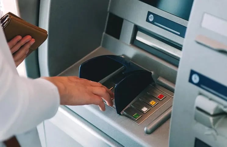 Coronavirus : aumentan el límite para extraer dinero en efectivo de cajeros automáticos