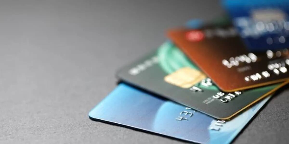 Tarjeta de crédito: cómo darla de baja y qué pasa si hay deudas pendientes