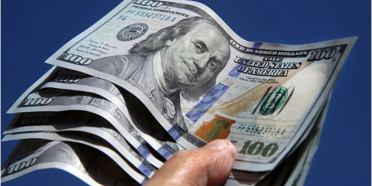 El dólar blue batió un nuevo récord y alcanzó los $345