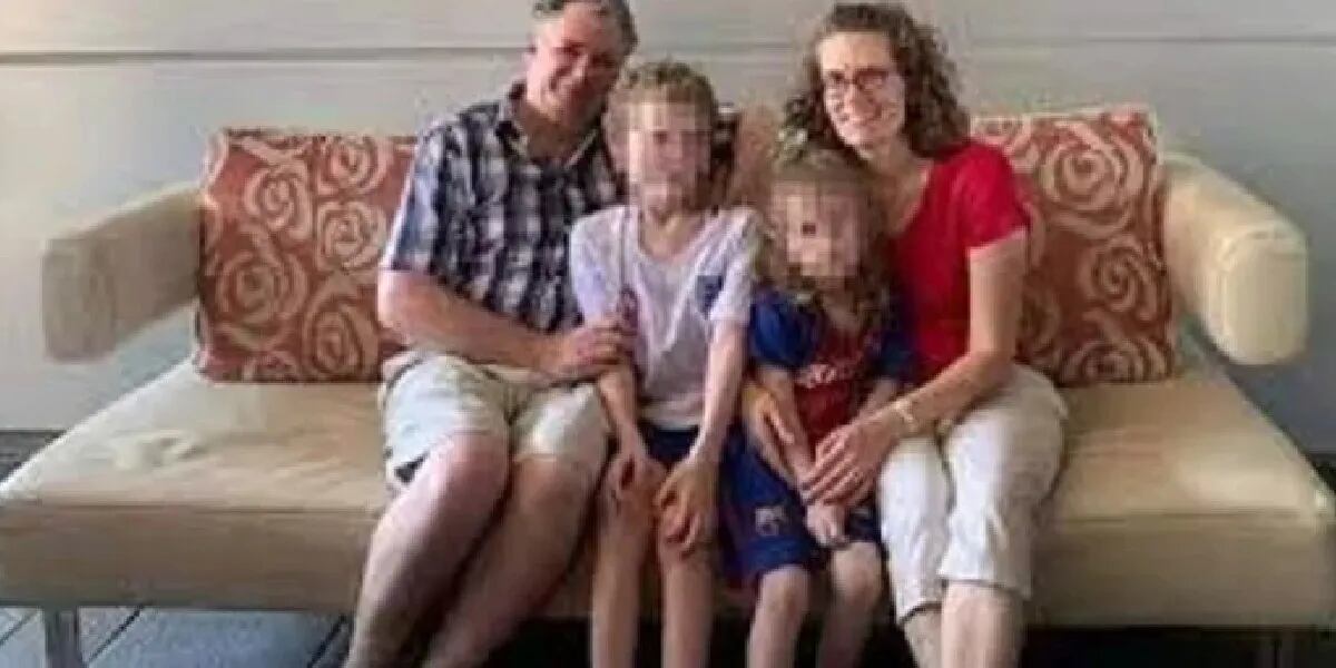 Murió mientras dormía en el avión y sus hijos siguieron el viaje junto a su cuerpo: “Devastados”