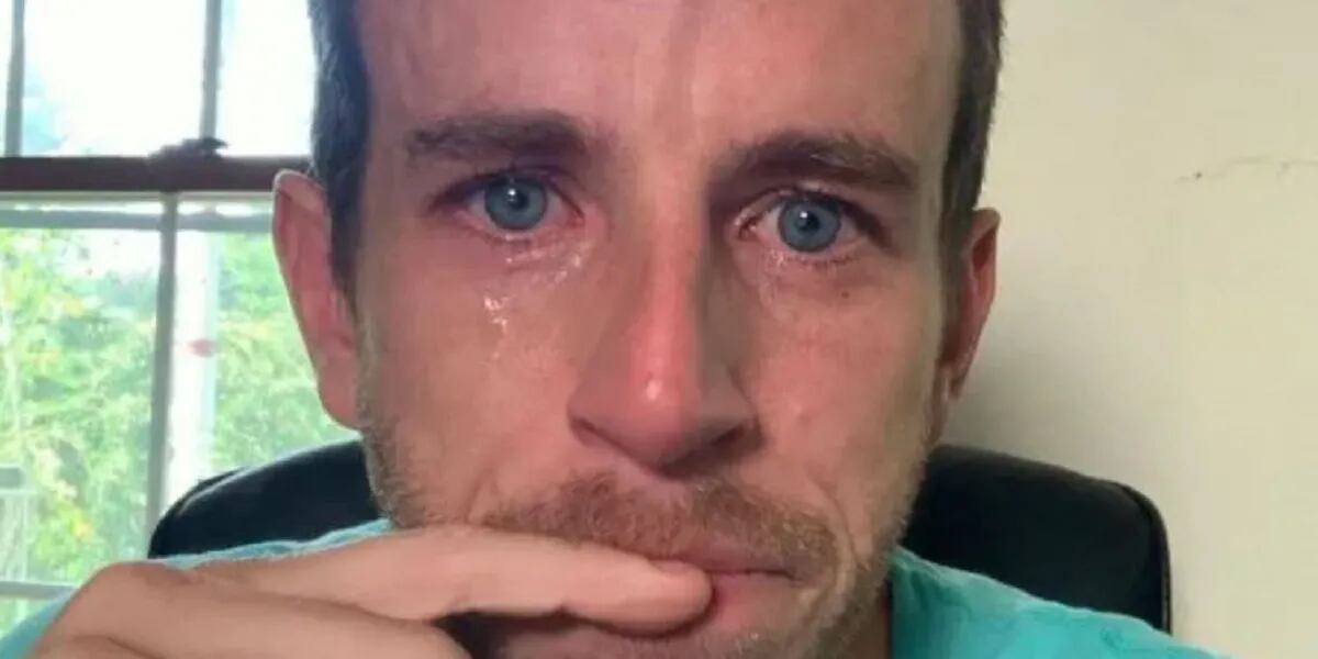 Despidió a sus empleados, subió una foto llorando en LinkedIn y generó polémica: “Los amo”