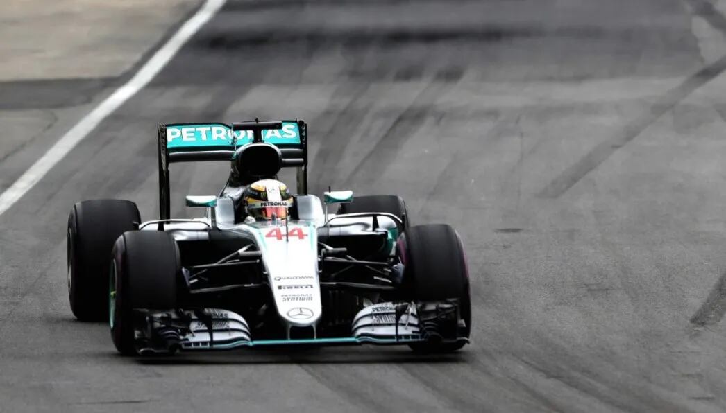 Lewis Hamilton demostró su potencia y se quedó con la pole en Malasia