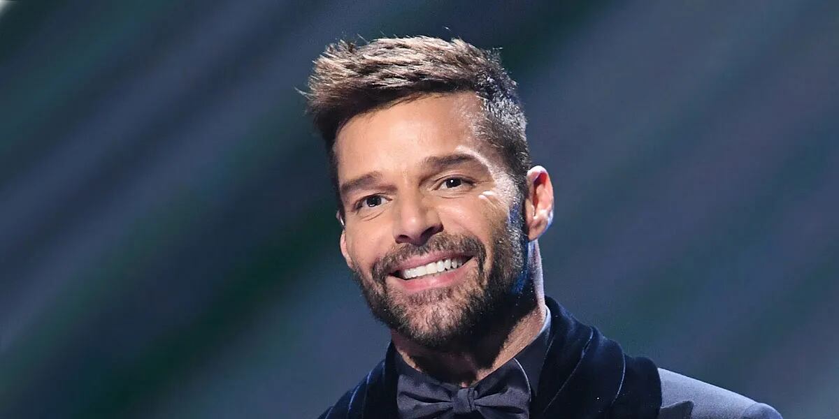 Ricky Martin subió una foto desnudo tomando sol a sus redes y se hizo viral: “De nada”